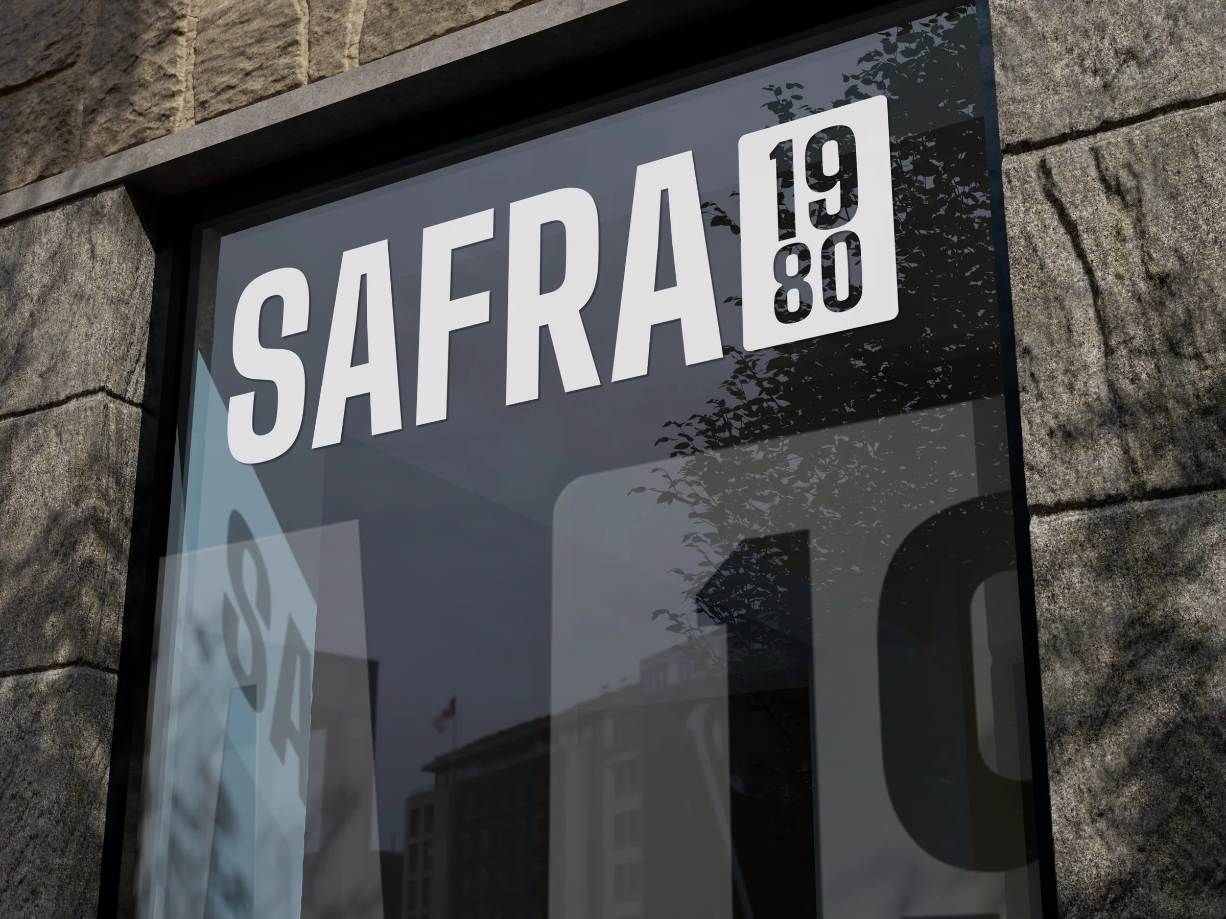 SAFRA 1980 escrito na vitrine